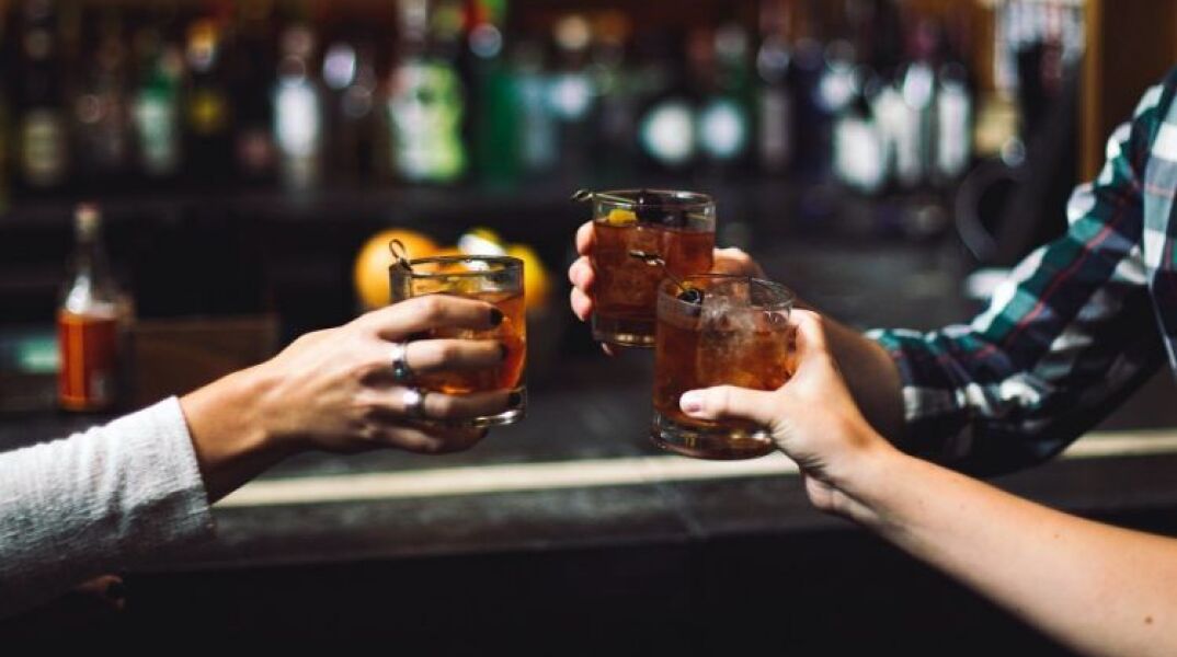 Κορωνοϊός - Θεσσαλονίκη: Έδιωξε με βρισιές και σπρωξιές τους ελεγκτές για τα μέτρα από το μαγαζί του