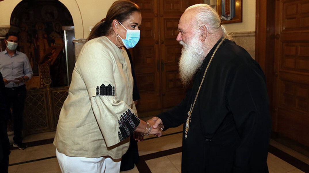 Η Ντόρα Μπακογιάννη με τον Αρχιεπίσκοπο Ιερώνυμο (ΦΩΤΟ ΑΡΧΕΙΟΥ)