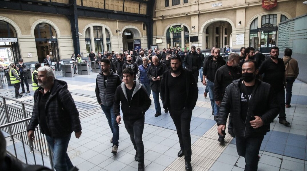 Κρητικοί αγρότες συγκεντρώθηκαν στο υπουργείο Αγροτικής Ανάπτυξης