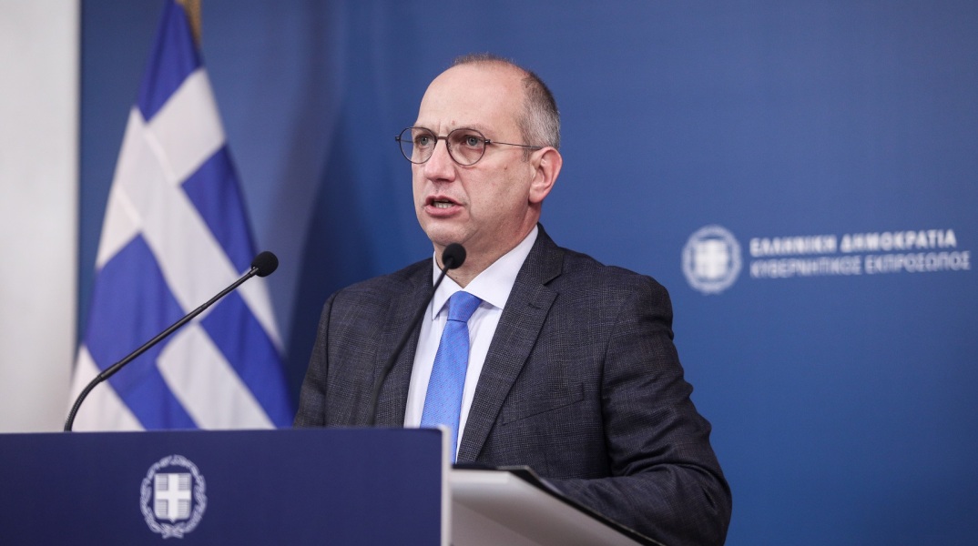 Σφοδρή είναι η αντίδραση του κυβερνητικού εκπροσώπου, Γιάννη Οικονόμου, στην ερώτηση που κατέθεσε ο ΣΥΡΙΖΑ για τα ασυνόδευτα προσφυγόπουλα.