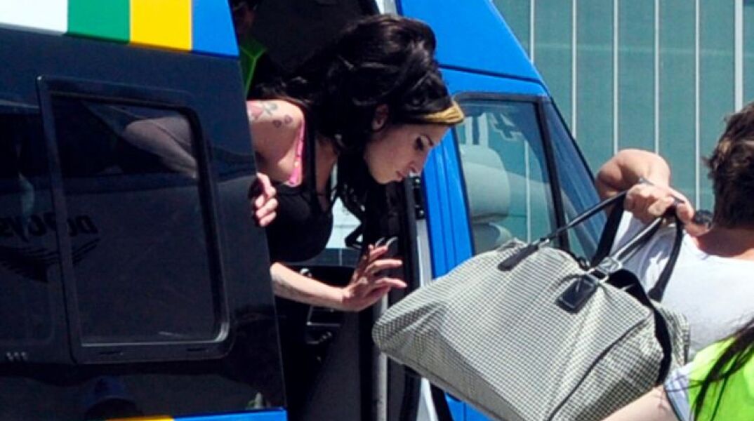 Η Amy Winehouse στο αεροδρόμιο Ataturk, Κωνσταντινούπολη, Τουρκία, 22 Ιουνίου 2011