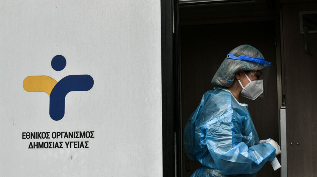 Αρχές Δεκεμβρίου τα κρούσματα κορωνοϊού θα φθάσουν τις 10.000, σύμφωνα με τον καθηγητή Σαρηγιάννη (ΦΩΤΟ ΑΡΧΕΙΟΥ)