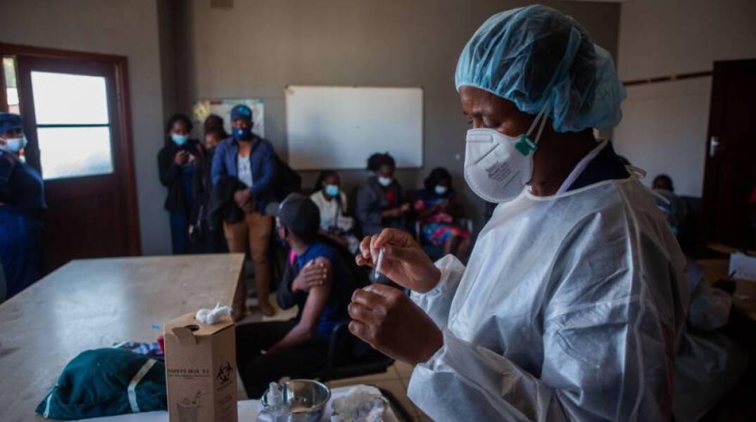 Εμβολιασμός απέναντι στην Covid-19 στη Ζιμπάμπουε