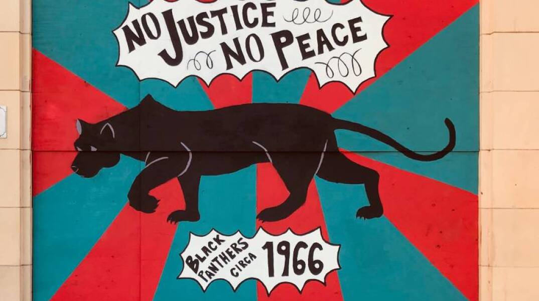 Γκράφιτι σε τοίχο στο Όκλαντ για το Κόμμα των Μαύρων Πανθήρων