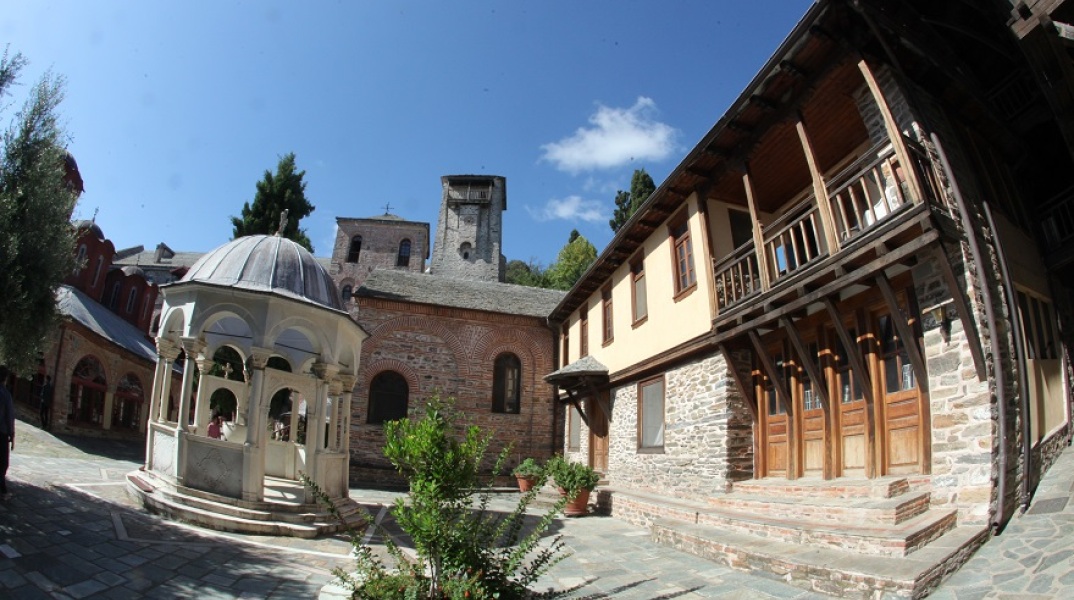 Άγιο Όρος: Παρέμβαση εισαγγελέα για αντιεμβολιαστές μοναχούς