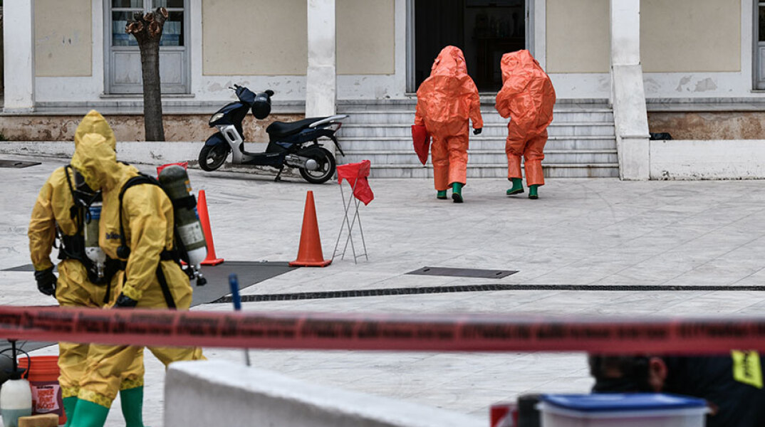Ύποπτοι φάκελοι σε γραφεία στην Αθήνα προκάλεσαν την κινητοποίηση της ΕΜΑΚ