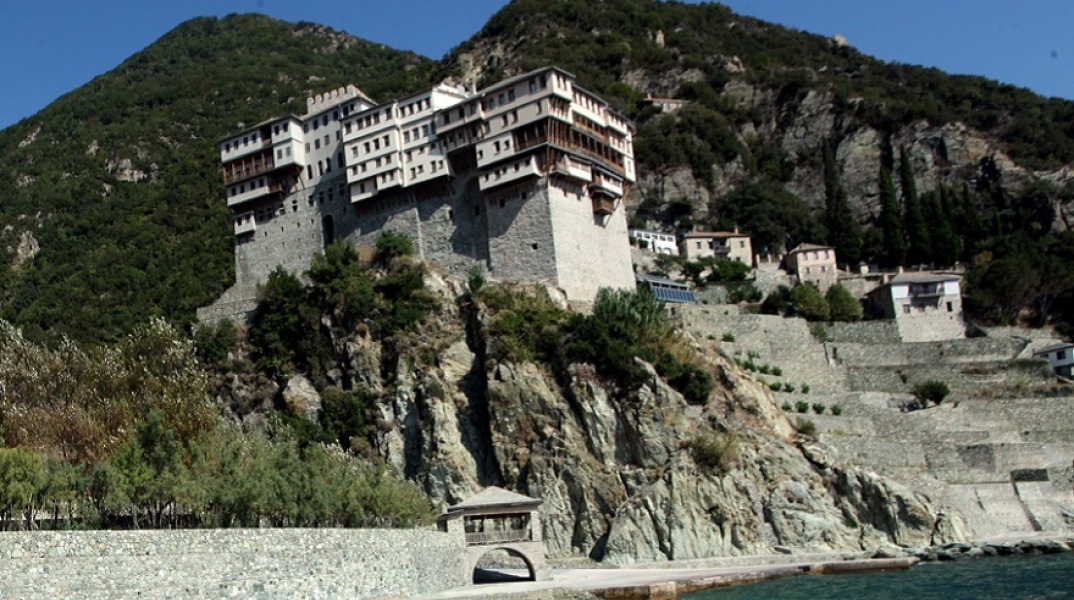 Καταγγελία για το Άγιο Όρος: Πιστοί βάζουν αντισηπτικό στη μύτη για να βγει αρνητικό το rapid test