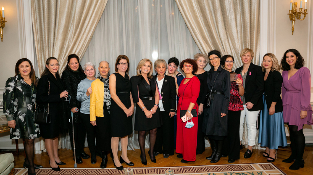 Η Γαλλική Πρεσβεία και ο Οργανισμός ΜΑΝΑ τιμούν το μήνα πρόληψης ενάντια στον καρκίνο του μαστού.