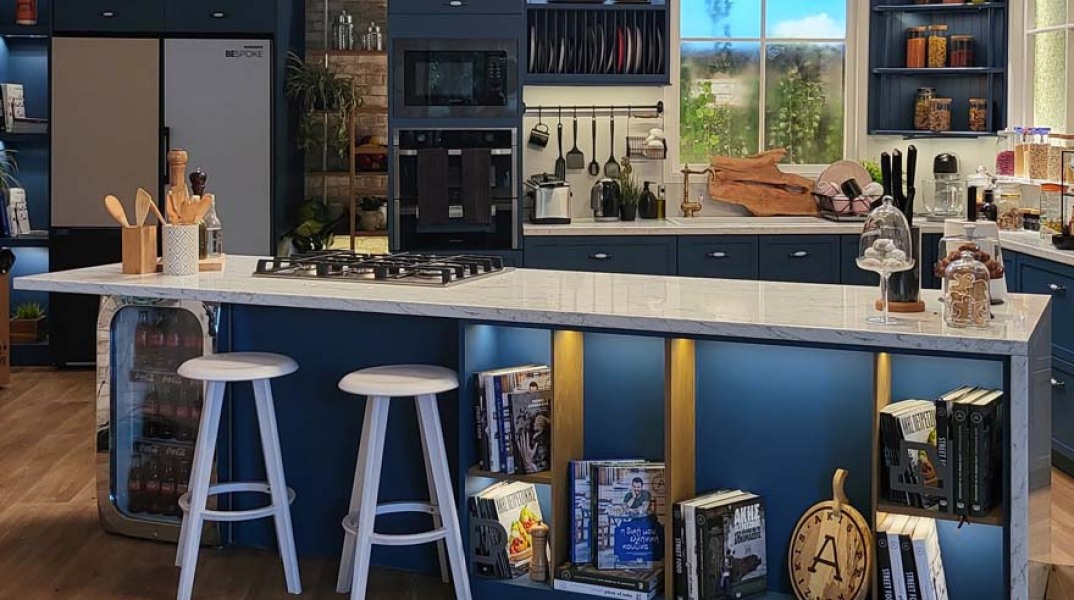 Η Samsung μεταμορφώνει την κουζίνα του Άκη Πετρετζίκη 