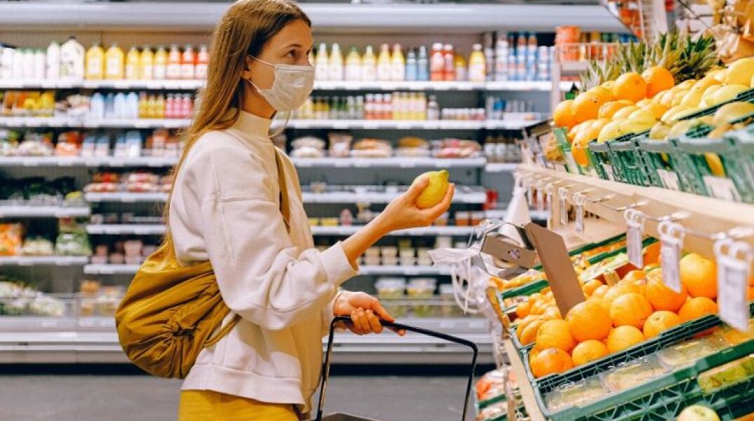 Μέτρα για τον κορωνοϊό: Επανέρχεται ο περιορισμός των ατόμων στα σούπερ μάρκετ