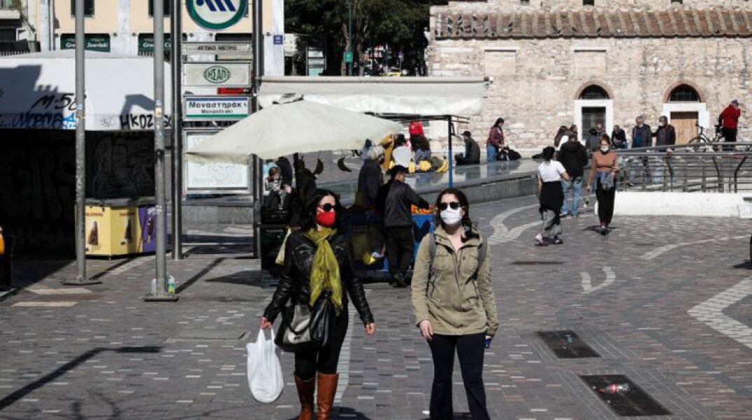 Σενάριο για μοντέλο Γαλλίας: Υποχρεωτική 3η δόση στους άνω των 65 και ολικό "μπλόκο" σε ανεμβολίαστους