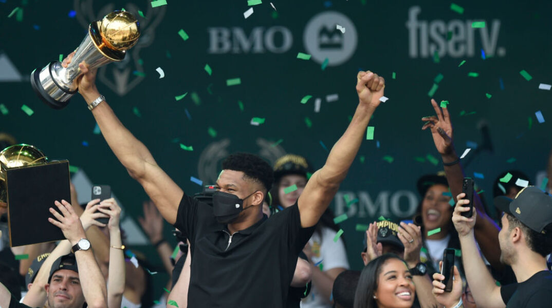 Το GQ επέλεξε τον Γιάννη Αντετοκούνμπο ως αθλητή της χρονιάς