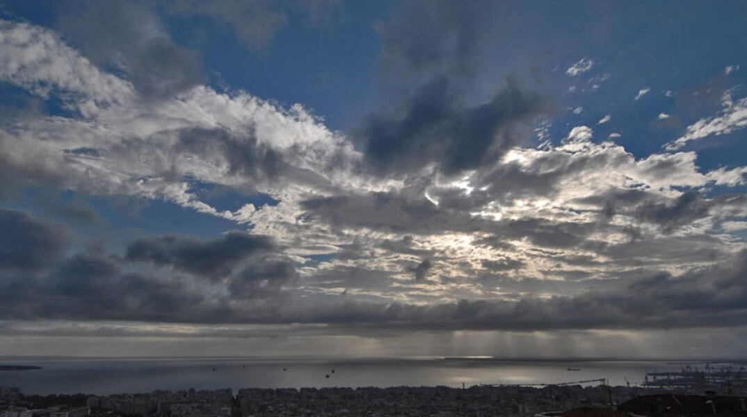Νεφώσεις στην Αττική έχει ο καιρός αύριο Τρίτη (16/11), σύμφωνα με την πρόγνωση της ΕΜΥ (ΦΩΤΟ ΑΡΧΕΙΟΥ)
