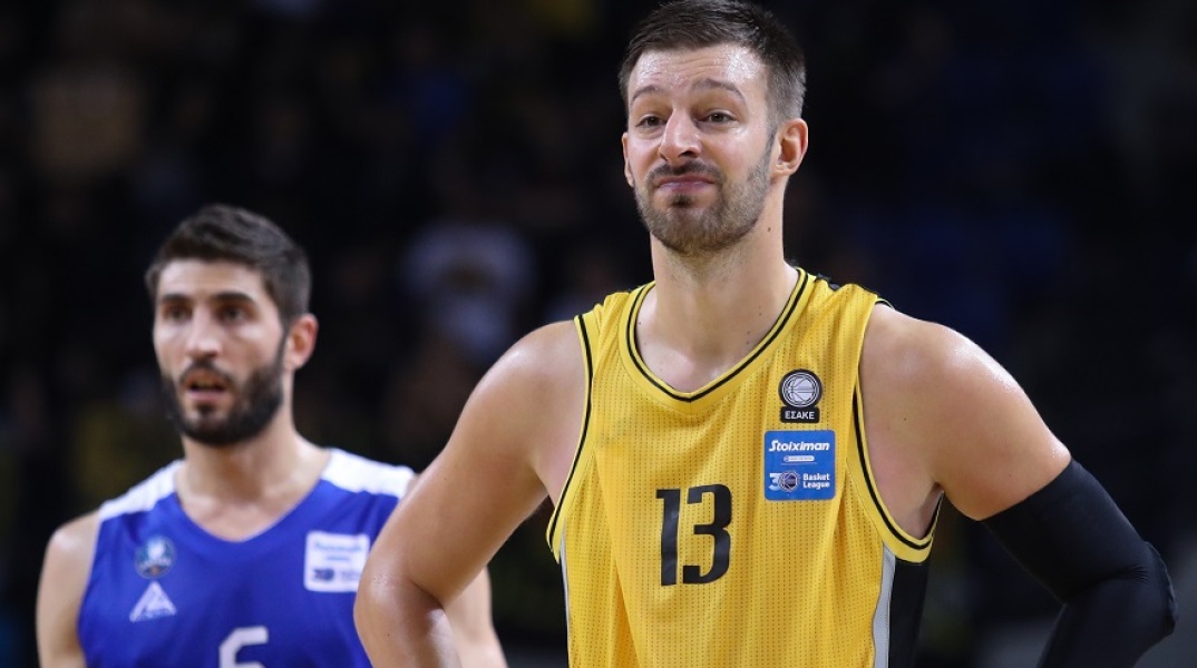 ΑΕΚ για Γέλοβατς: «Η κατάστασή του έχει σταθεροποιηθεί, αλλά παραμένει κρίσιμη»
