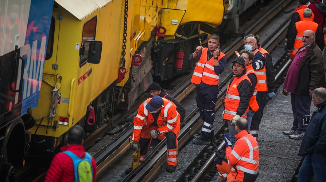 ΕΡΓΑΤΙΚΟ ΔΥΣΤΥΧΗΜΑ ΣΤΙΣ ΓΡΑΜΜΕΣ TOY ΗΣΑΠ ΑΓ.ΝΙΚΟΛΑΟΥ ΣΤΑ ΠΑΤΗΣΙΑ -ΕΝΑΣ ΝΕΚΡΟΣ ΚΑΙ ΔΥΟ ΤΡΑΥΜΑΤΙΕΣ ΕΡΓΑΖΟΜΕΝΟΙ ΣΕ ΚΑΘΑΡΙΣΜΟ ΤΗΣ ΓΡΑΜΜΗΣ (ΒΑΣΙΛΗΣ ΡΕΜΠΑΠΗΣ /EUROKINISSI)