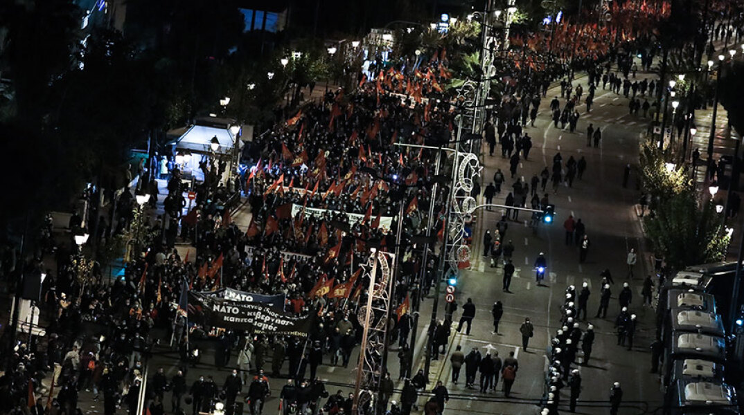 Η πορεία για την εξέγερση του Πολυτεχνείου στην αμερικανική πρεσβεία