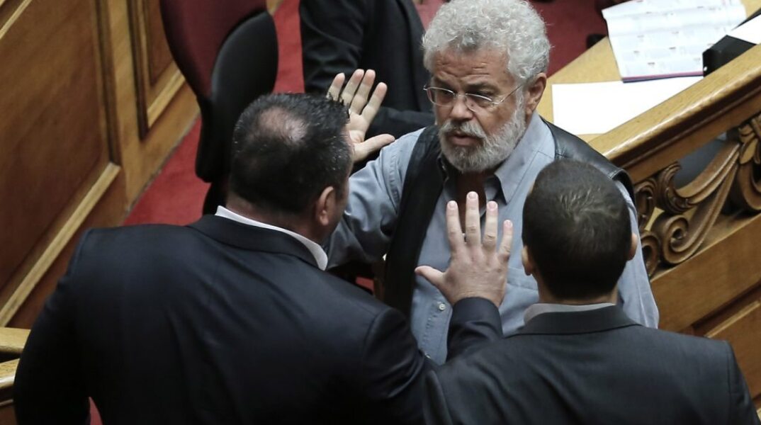 Πολυτεχνείο – Τραυματίστηκε ο Νίκος Μανιός πριν καταθέσει στεφάνι