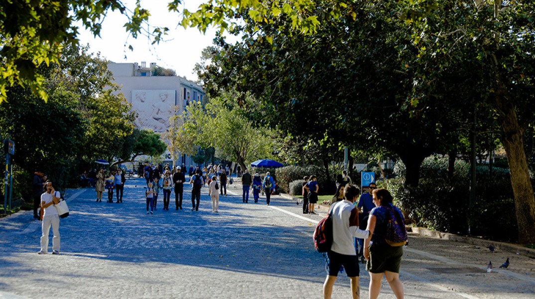 Κόσμος στη Διονυσίου Αεροπαγίτου
