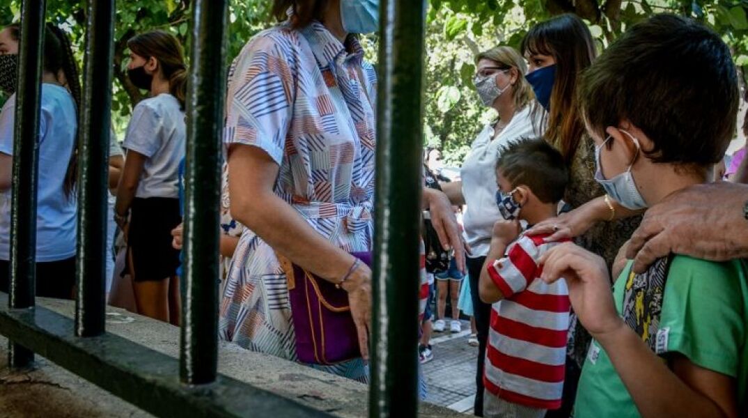 Τα μέτρα που ισχύουν από τη Δευτέρα σε σχολεία και πανεπιστήμια