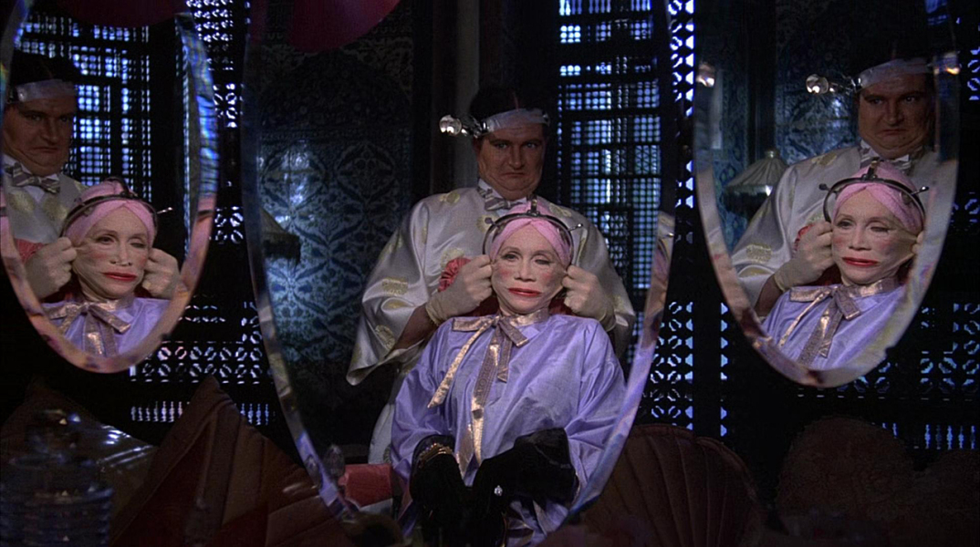 Τι Να Δω Σήμερα: "Brazil" του Τέρι Γκίλιαμ - Η Φωτεινή Αλευρά διαλέγει την ταινία της ημέρας