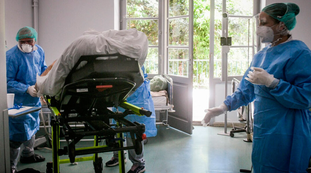 Μεγάλη πίεση στα νοσοκομεία στη Βόρεια Ελλάδα έχει φέρει η έξαρση της πανδημίας κορωνοϊού