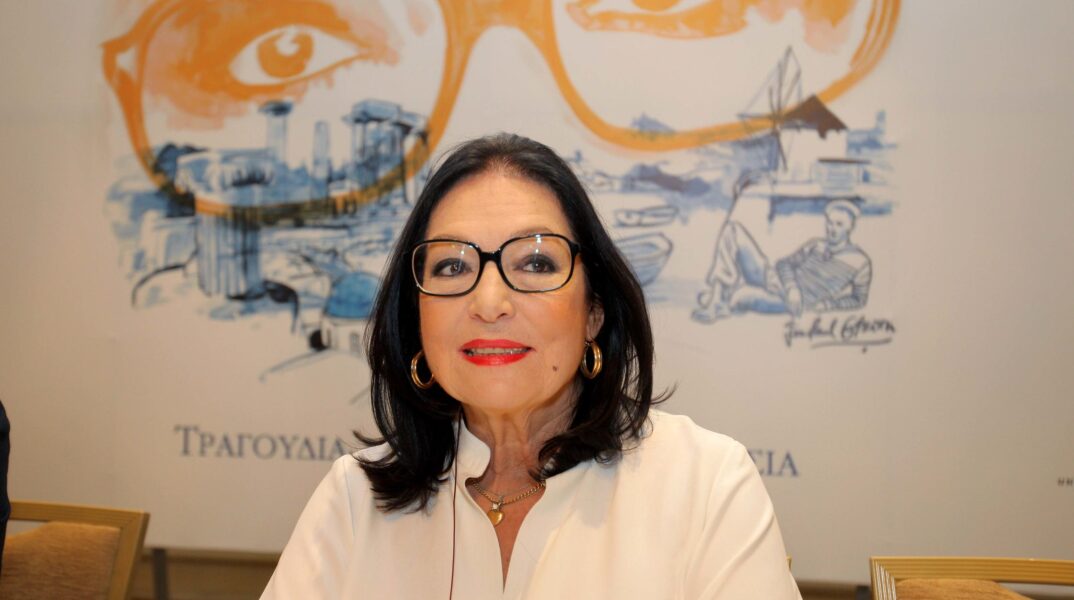 Η Νάνα Μούσχουρη  