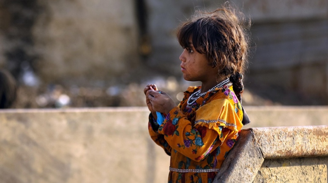 Αφγανιστάν: Γονείς παντρεύουν κορίτσια, ακόμα και μωρά, με αντάλλαγμα χρήματα για να γλιτώσουν τη λιμοκτονία	