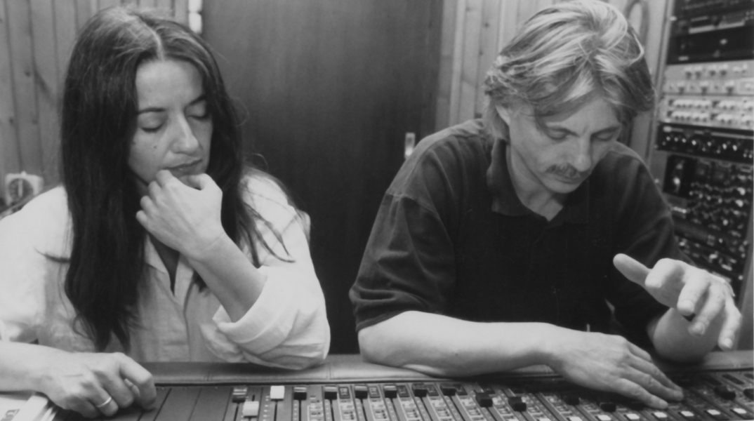 Ελένη Καραΐνδρου και Manfred Eicher σε στούντιο ηχογραφήσεων