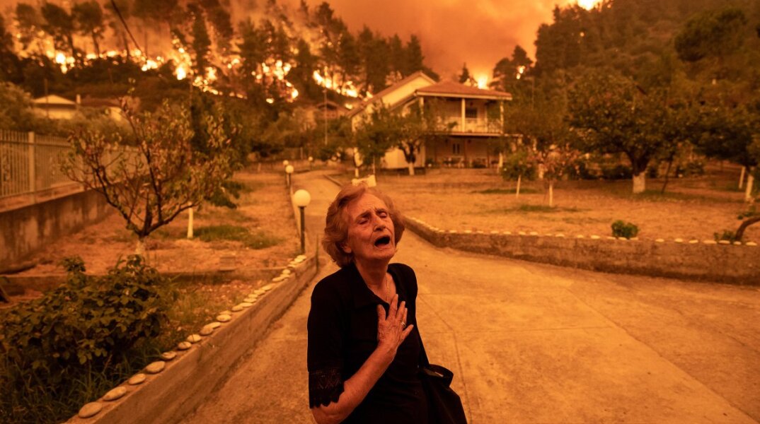 TIME: Η συγκλονιστική φωτογραφία από τις φωτιές στην Εύβοια στις 100 καλύτερες για το 2021