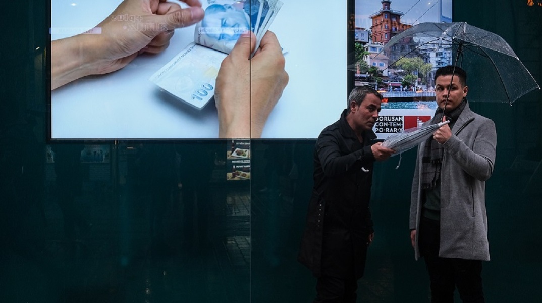 Τουρκία: Τι σημαίνει η κατακρήμνιση της λίρας 