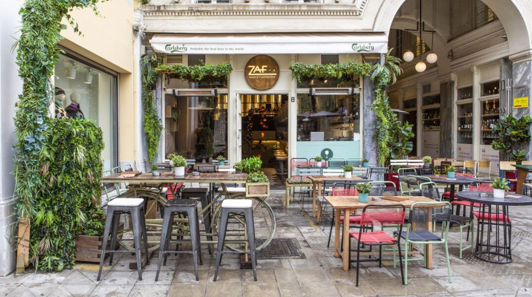 Zaf και School Pizza Bar στην πλατεία Αγίας Ειρήνης 