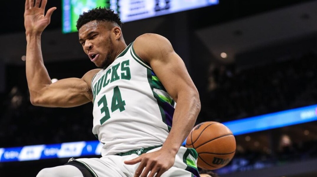 Ο Γιάννης Αντετοκούνμπο κόντρα στους Πίστονς