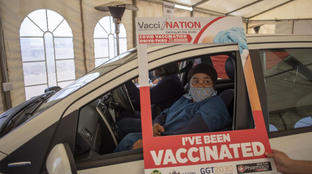 Στη Νότια Αφρική η μετάλλαξη κορωνοϊού της Μποτσουάνα εξαπλώνεται, προκαλώντας ανησυχία για το πόσο αποτελεσματικά θα είναι τα εμβόλια σε αυτήν τη νέα παραλλαγή του ιού