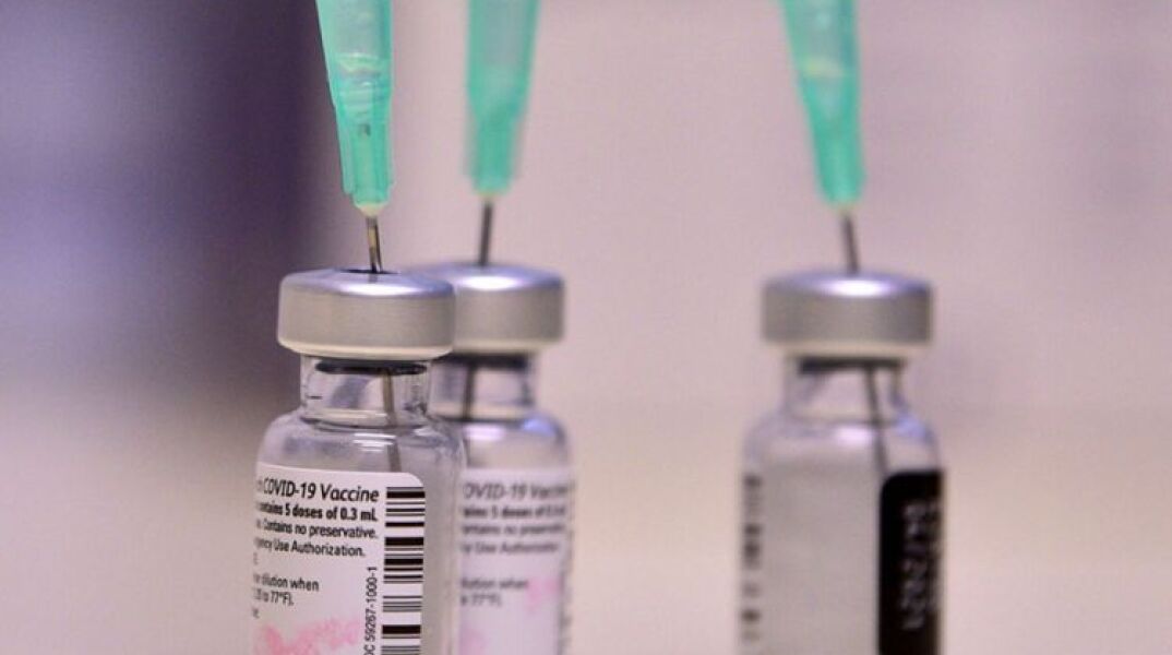 Ποιοι εμβολιασμένοι νοσούν και νοσηλεύονται με κορωνοϊό; 