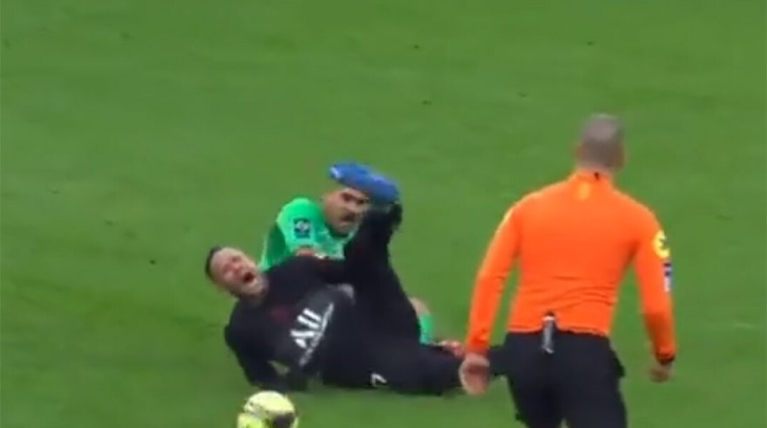 Ο Νεϊμάρ γύρισε τον αστράγαλό του στον αγώνα της Παρί Σεν Ζερμέν με τη Σεντ Ετιέν