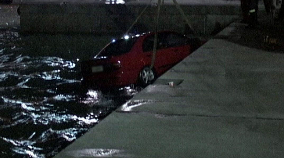 Στον Ωρωπό αυτοκίνητο έπεσε στο λιμάνι - Δύο νεκροί (ΦΩΤΟ ΑΡΧΕΙΟΥ)