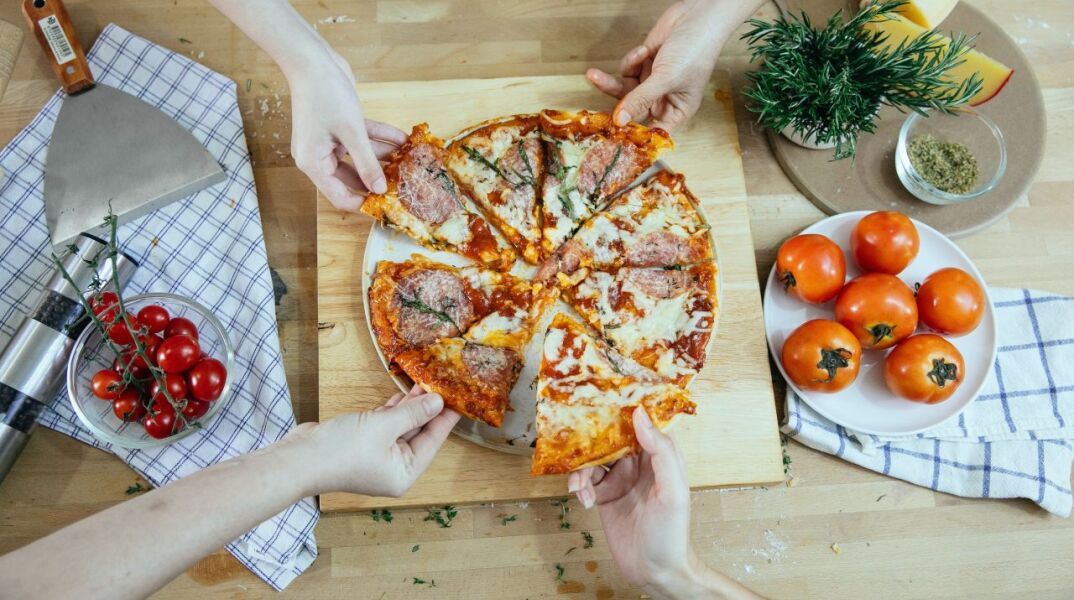 7 λάθη που όλοι κάνουμε όταν φτιάχνουμε σπιτική πίτσα