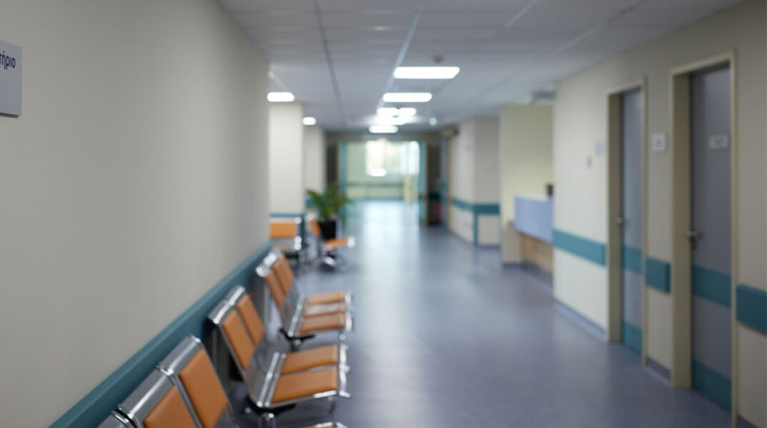 Διάδρομος νοσοκομείου (ΦΩΤΟ ΑΡΧΕΙΟΥ) - Δύσκολες ώρες για έγκυο με κορωνοϊό, κόρη πρώην βουλευτή, η οποία νοσηλεύεται σε νοσοκομείο στη Θεσσαλονίκη