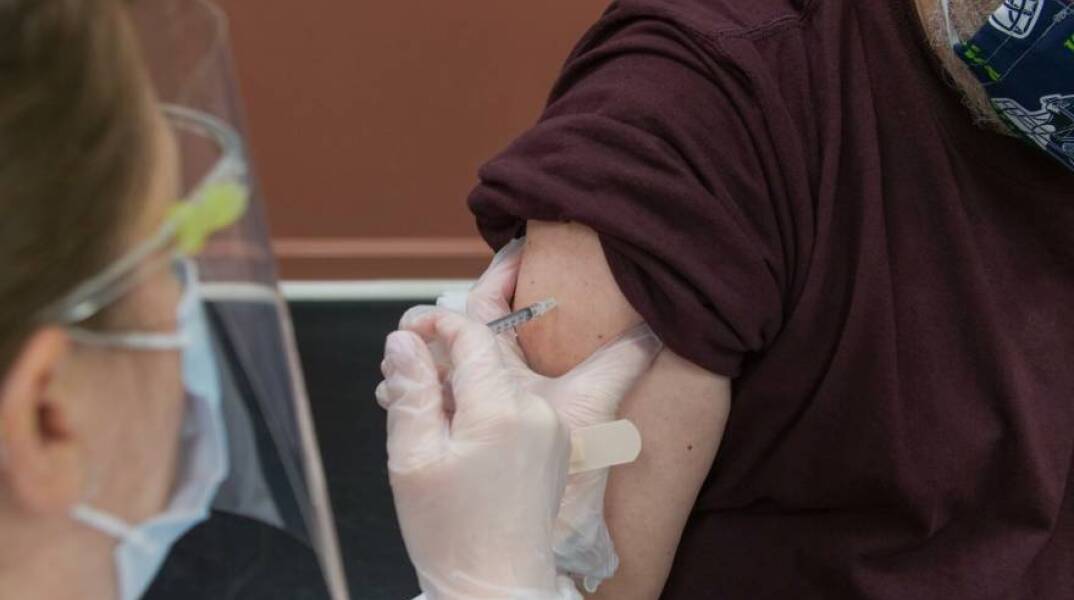 Εμβολιασμός ηλικιωμένων κατά της Covid19