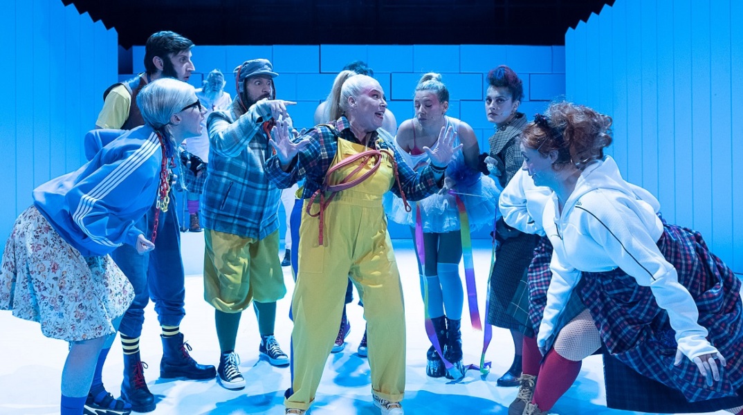 Από την παράσταση «Η Φάρμα των Ζώων» σε σκηνοθεσία του Άρη Μπινιάρη. 