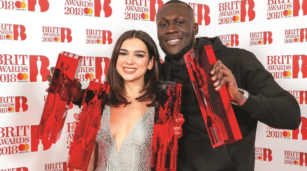 Η Dua Lipa και οJhus στα Brit Award.