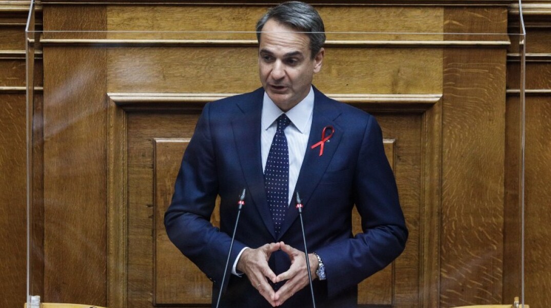 Ο Πρωθυπουργός Κυριάκος Μητσοτάκης μιλά αυτή την ώρα στη Βουλή και θα αναφερθεί στο ζήτημα του υποχρεωτικού εμβολιασμού για τους πολίτες 60 ετών και άνω.