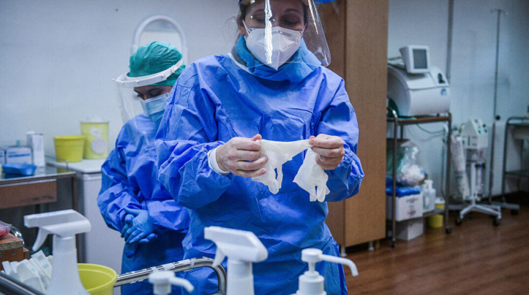 Η μετάλλαξη Όμικρον ανιχνεύτηκε στην Ελλάδα, καθώς επιβεβαιώθηκε το πρώτο κρούσμα (ΦΩΤΟ ΑΡΧΕΙΟΥ)