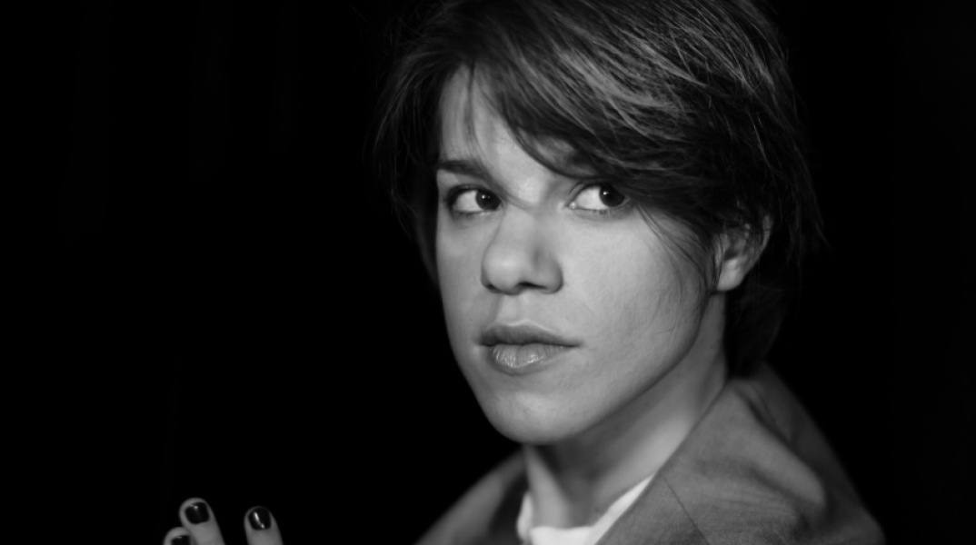 Η διάσημη ελληνίδα τραγουδοποιός, Monika, ντύνει το σάουντρακ της ταινίας «The Lost Daughter» στο Netflix, που αποτελεί βιβλίο της Elena Ferrante