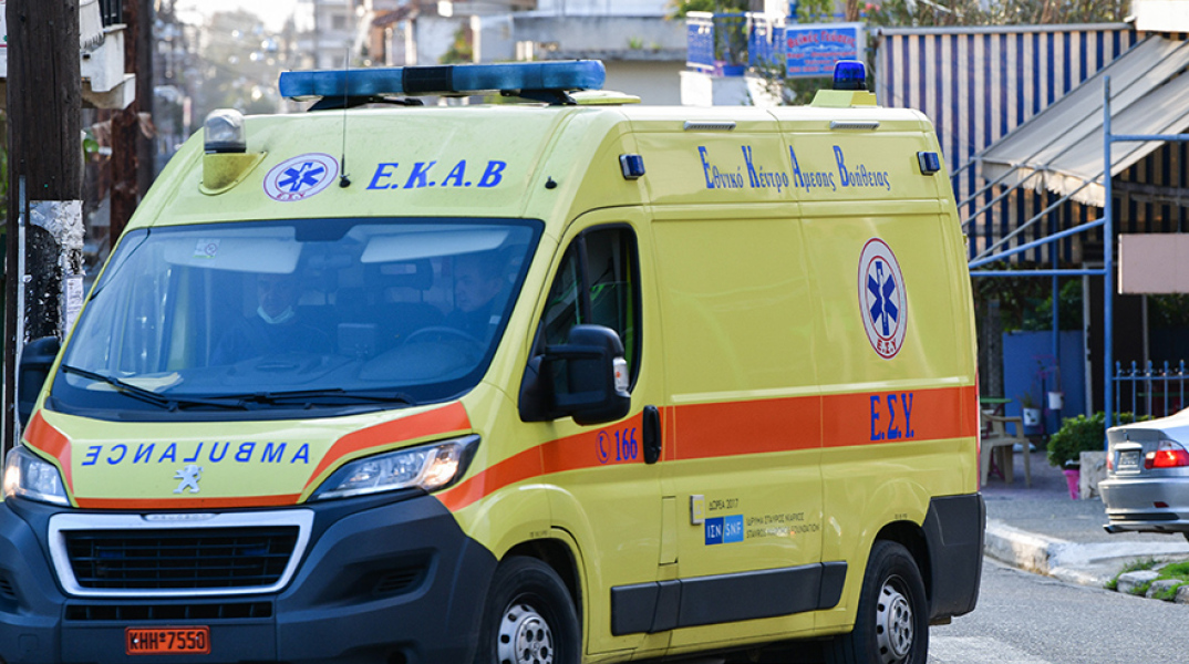 73χρονη με κορωνοϊό κατέρρευσε σε φαρμακείο