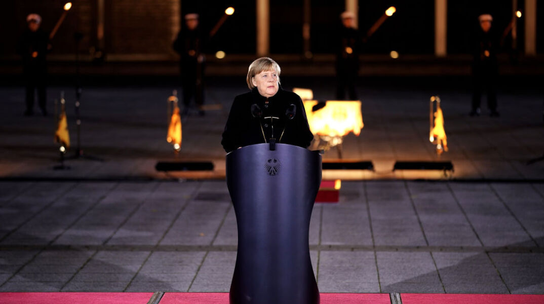 Με ροκ και πανκ ήχους ο αποχαιρετισμός στη Μέρκελ