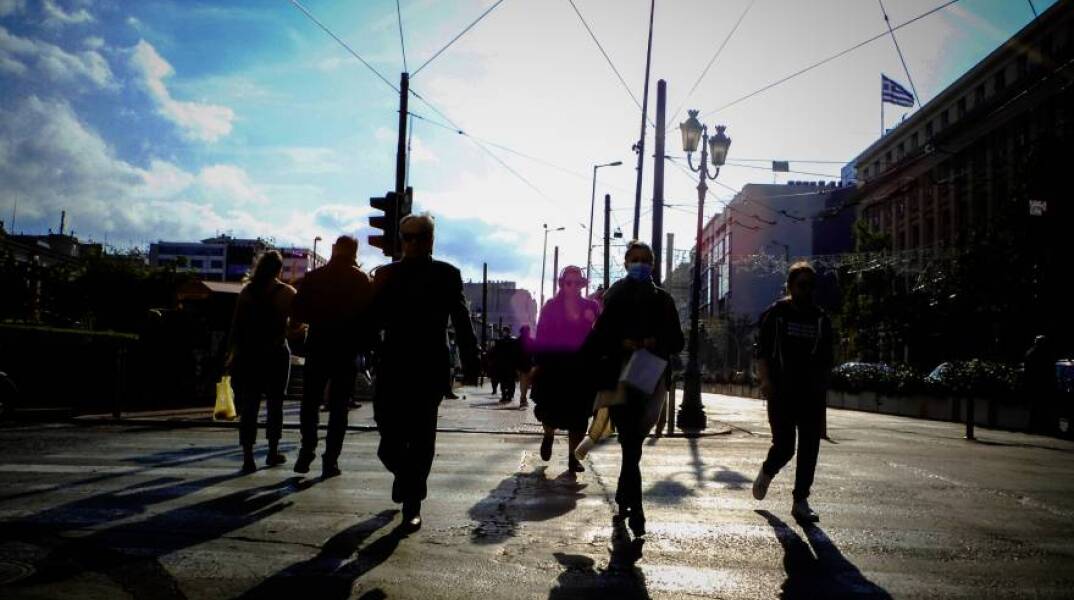 Κόσμος στο δρόμο