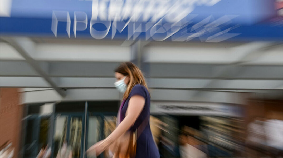 Τρίτη δόση εμβολίου στους τρεις μήνες μπορούν να κάνουν οι πολίτες, καθώς άνοιξε η πλατφόρμα των ραντεβού