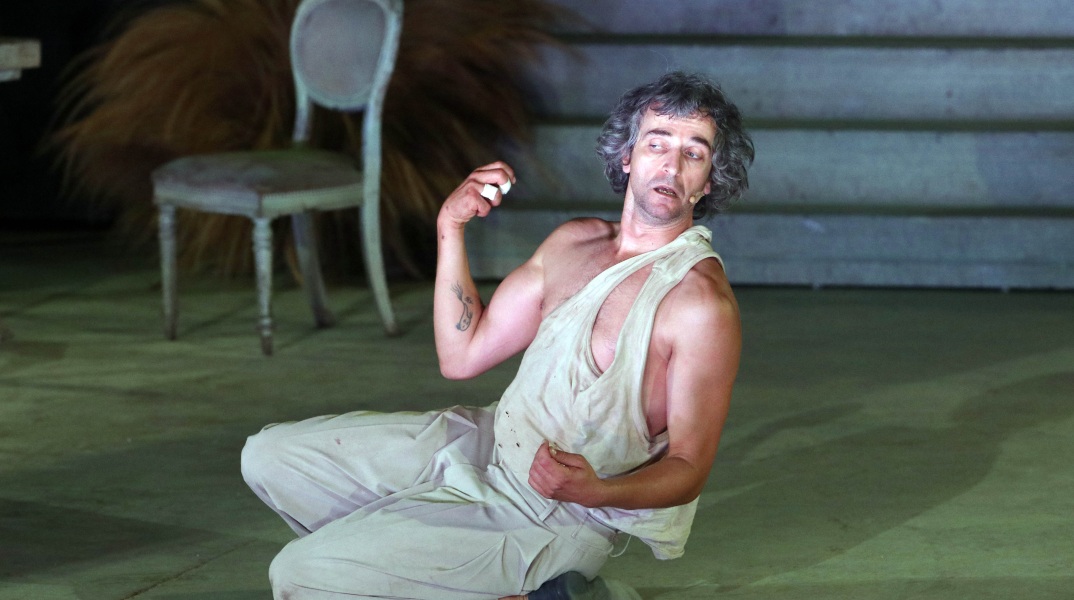 Στο Άγιο Ορος βρέθηκε ο Άρης Σερβετάλης. Ο ηθοποιός που αποχώρησε πρόσφατα από τη θεατρική παράσταση «Ρινόκερος», συμμετείχε σε αγρυπνία στη Μονή Βατοπεδίου.