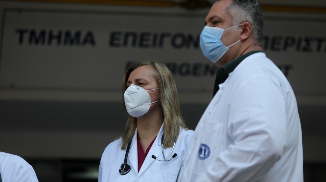 Τα κρούσματα κορωνοϊού σήμερα, Kυριακή 5 Δεκεμβρίου 2021, οι θάνατοι και οι διασωληνωμένοι στις ΜΕΘ, στη νέα ανακοίνωση του ΕΟΔΥ.